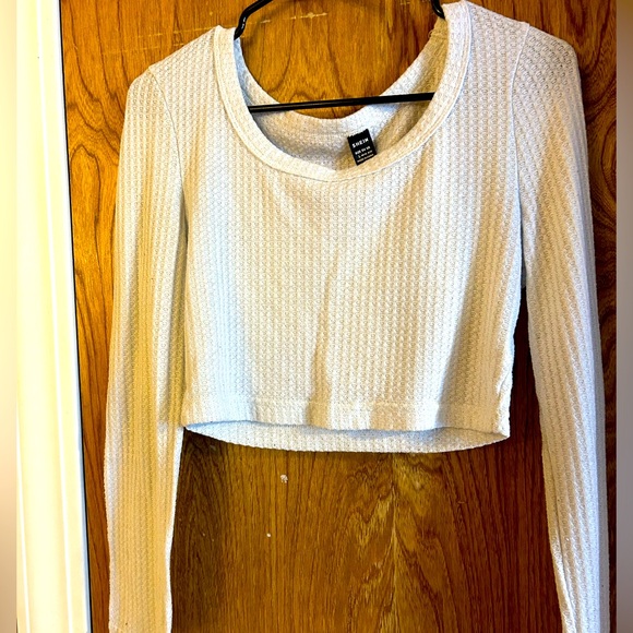 Black and White Long Sleeve Crop Tops - Picture 2 of 5